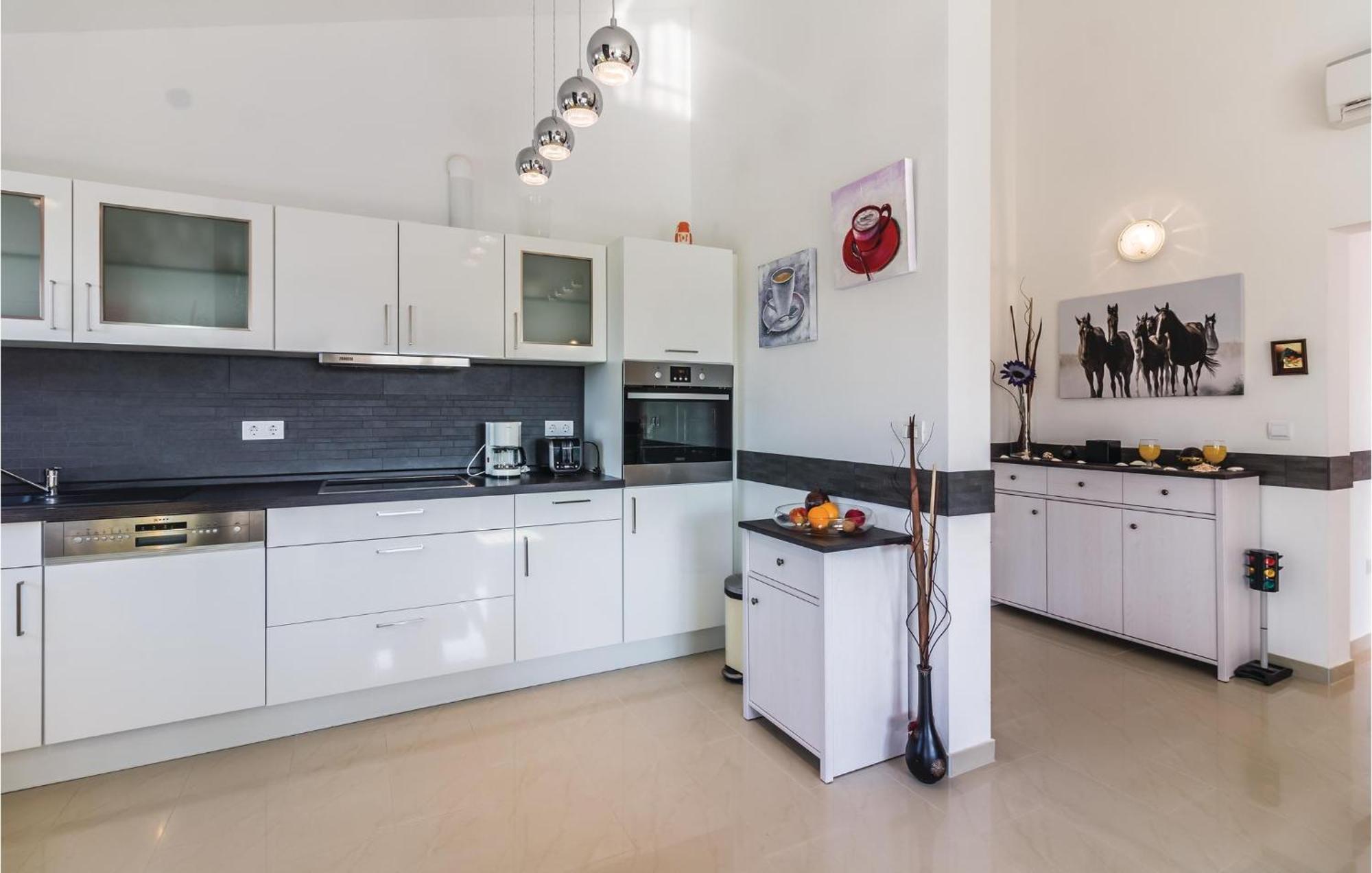 Stunning Apartment In Fazana With House Sea View Экстерьер фото